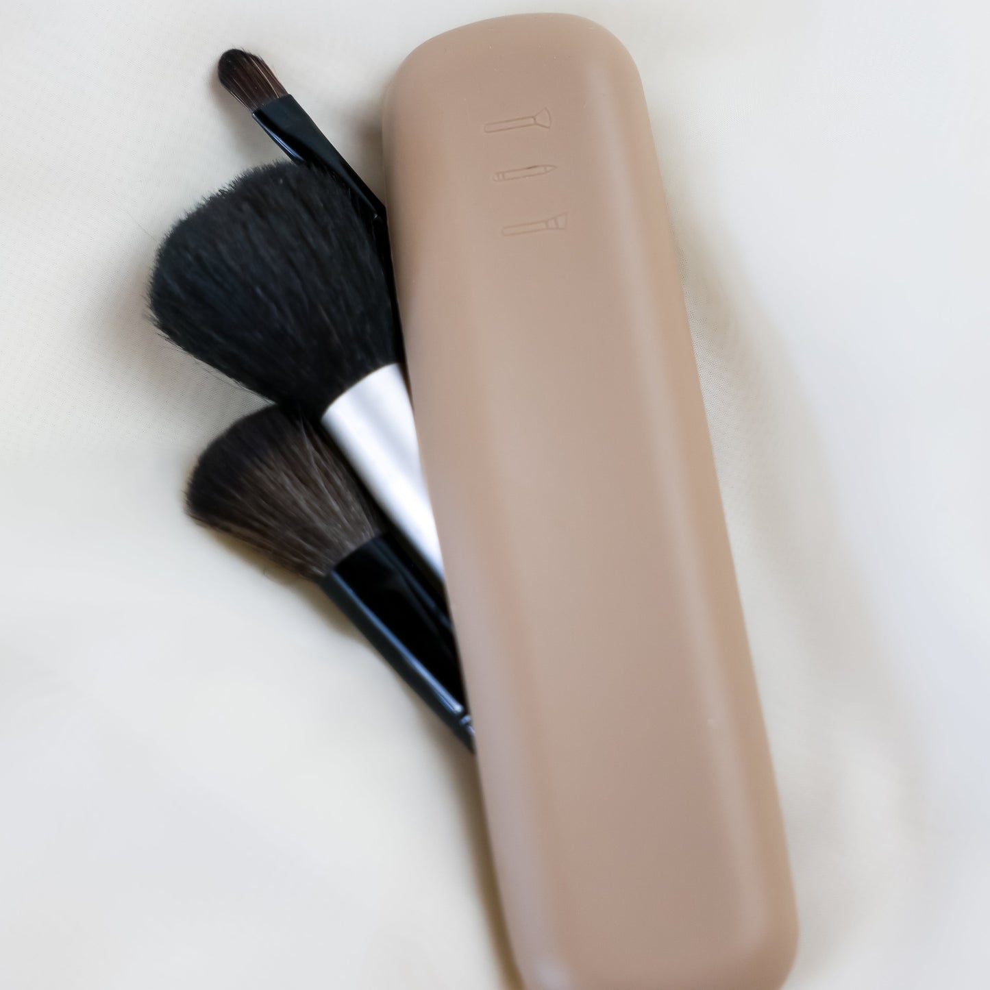 Silicone Makeup Brush Holder (Gizelle)