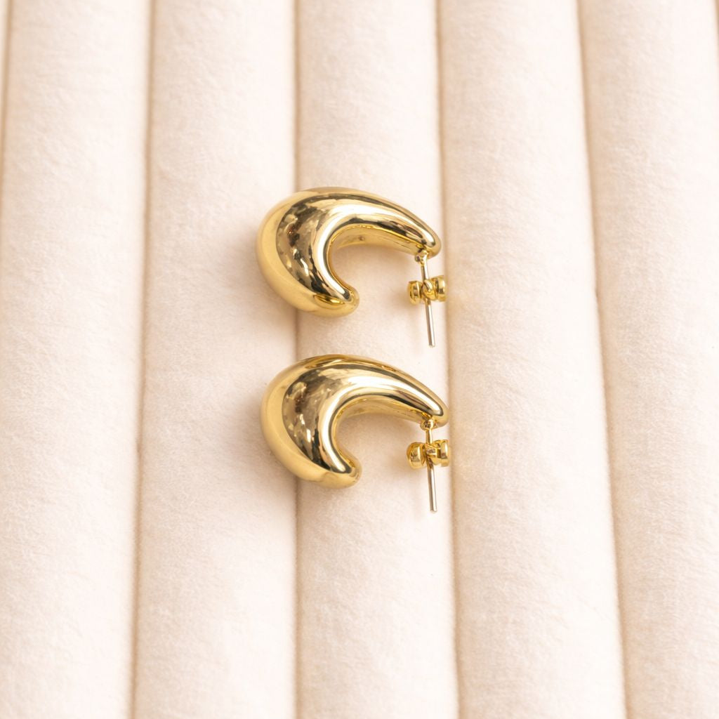 Gold Teardrop Earring (Gizelle)