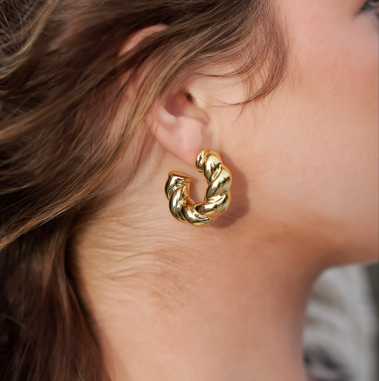Thick Twist Cuff (Gizelle)