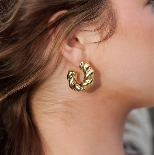 Thick Twist Cuff (Gizelle)