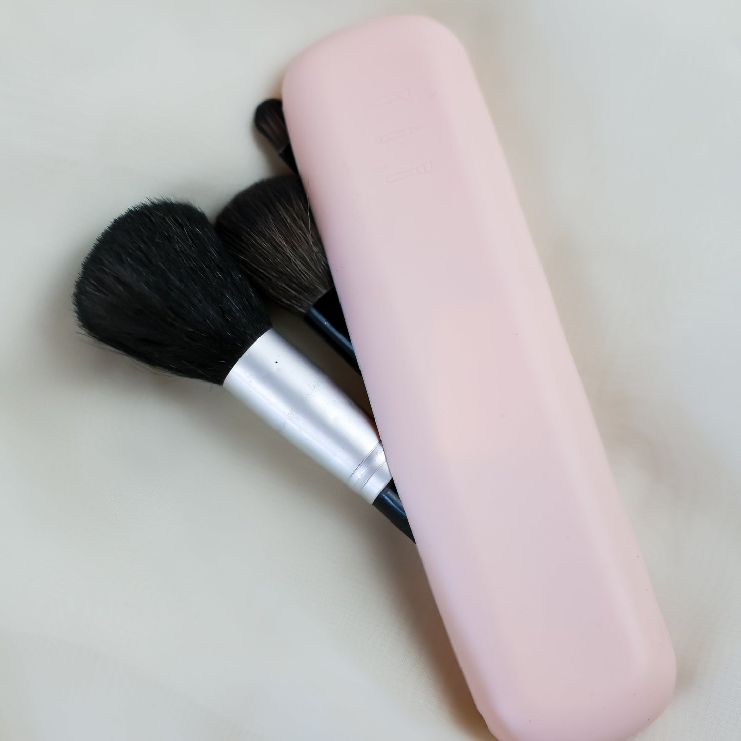 Silicone Makeup Brush Holder (Gizelle)
