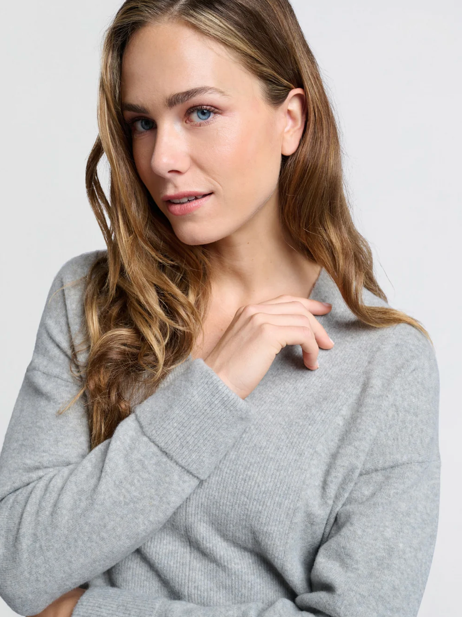 V-neck Ribbed Sweater (Yaya)