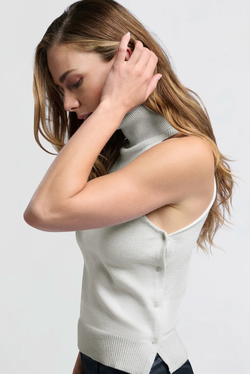 Sleeveless Turtleneck Top (Yaya)