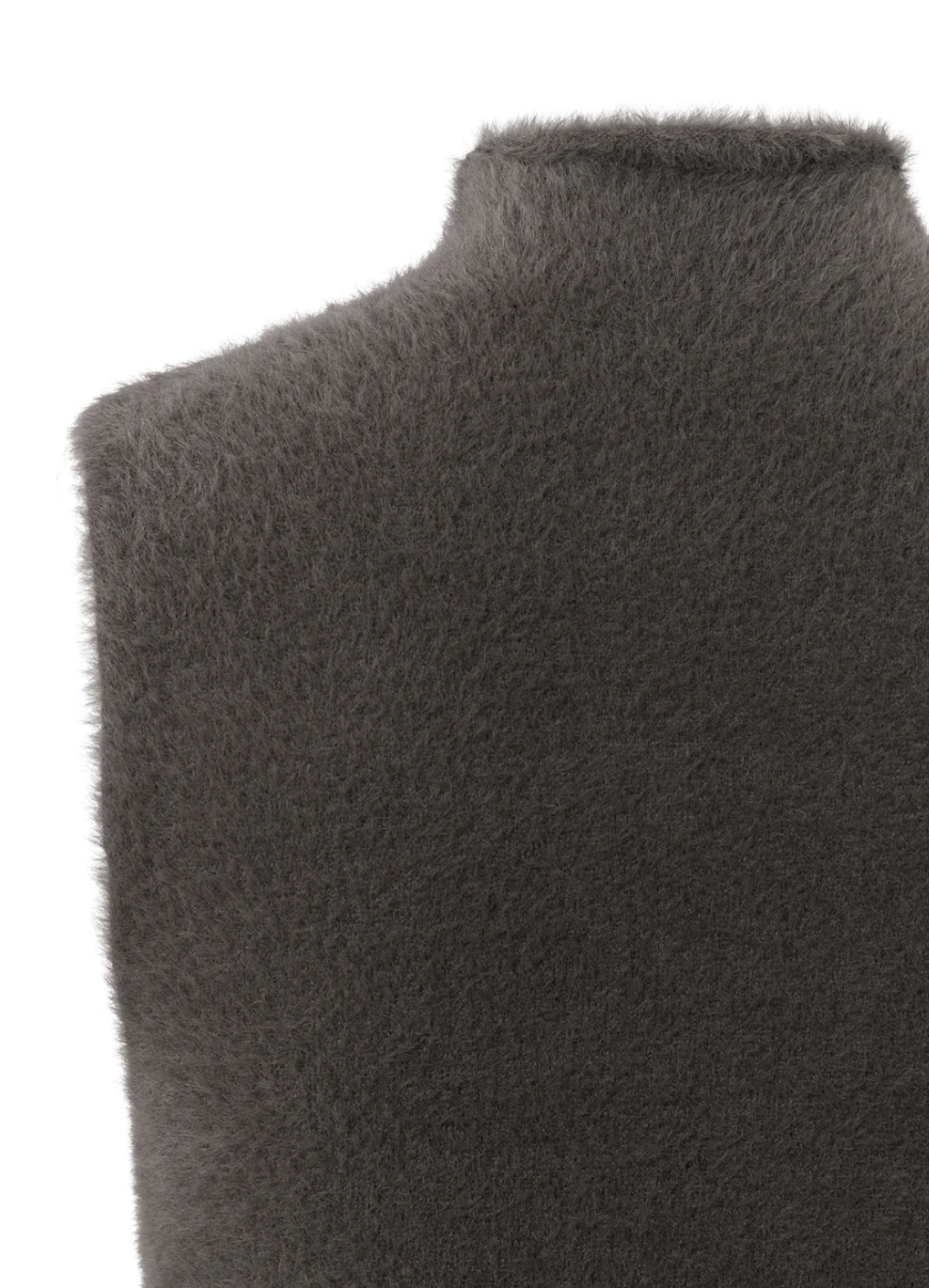 Sleeveless Fluffy Polo Sweater (Yaya)