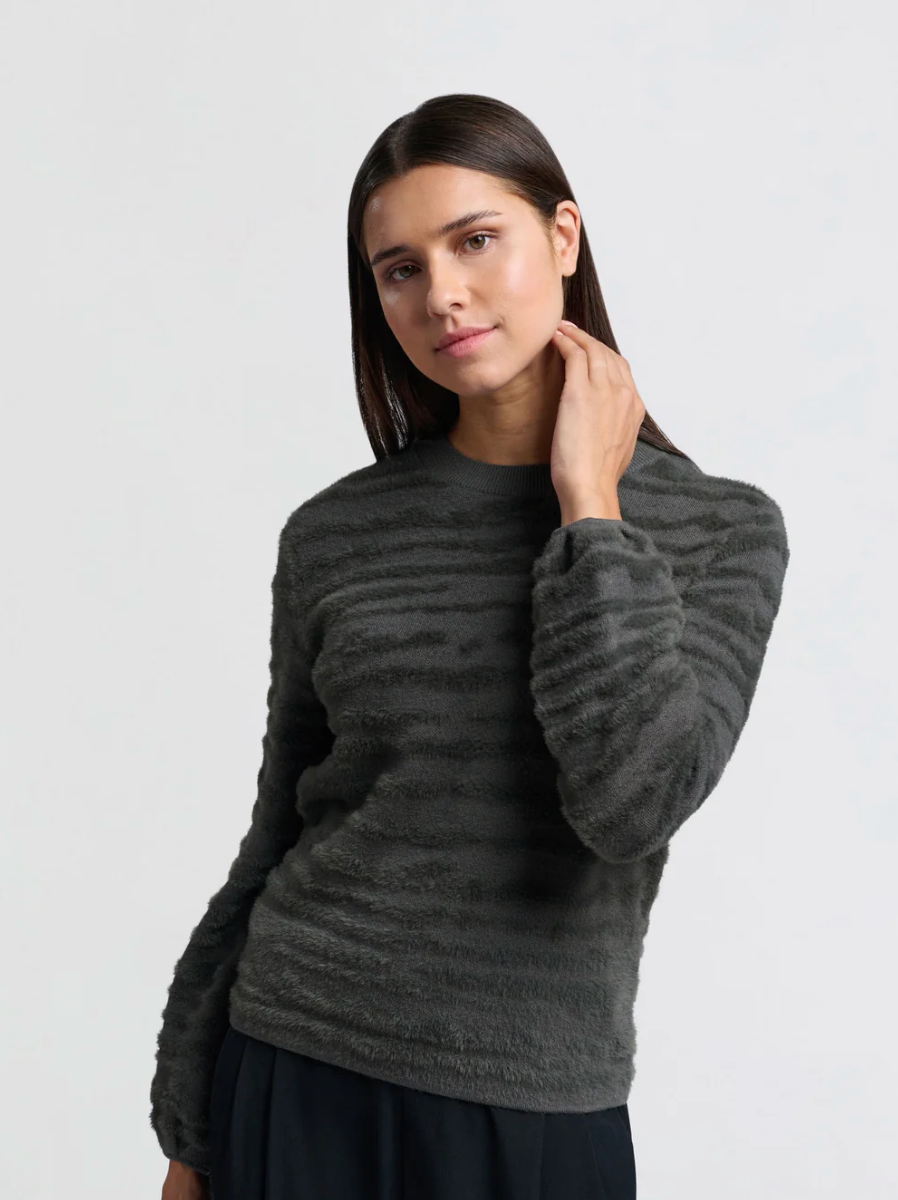 Fluffy Sweater (Yaya)